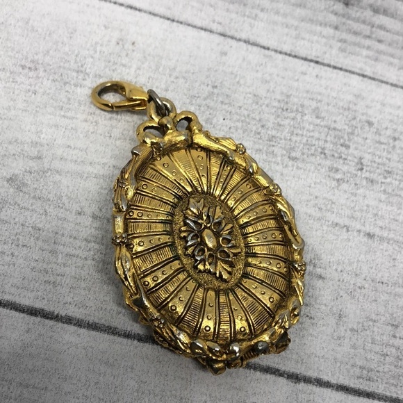 Vintage Max Factor Large Floral Lucite or Glass Locket Pendant Statement… - Picture 3 of 5